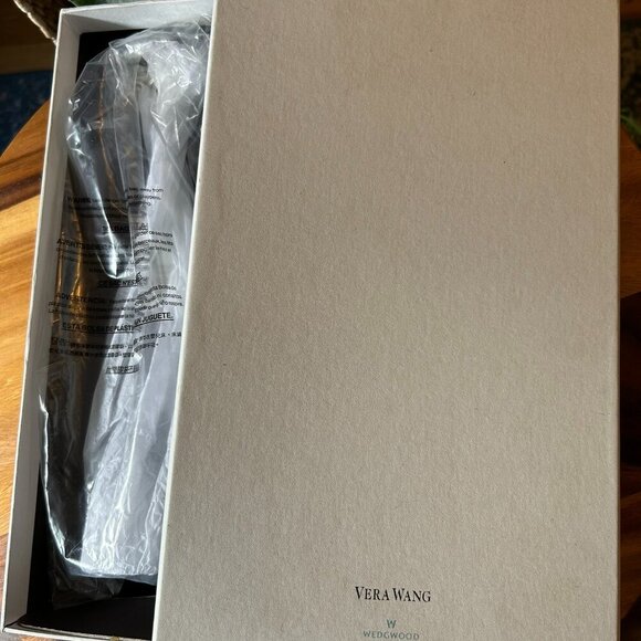 Vera Wang “With Love” Champagne Flutes – Pair | Silver Stem - Picture 6 of 12